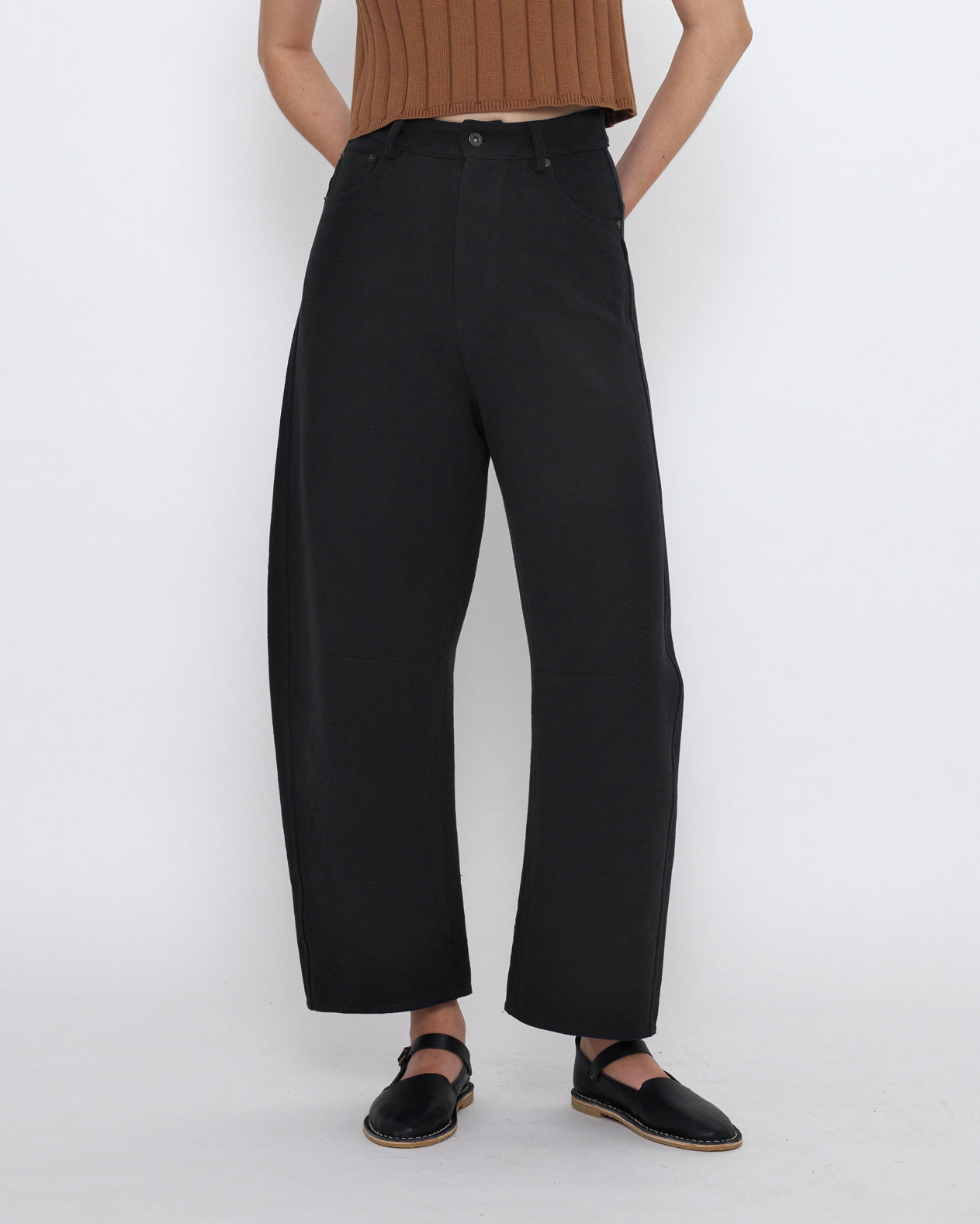 Relaxed Curve Legged Trouser - SS25 - Black – 7115 by Szeki
