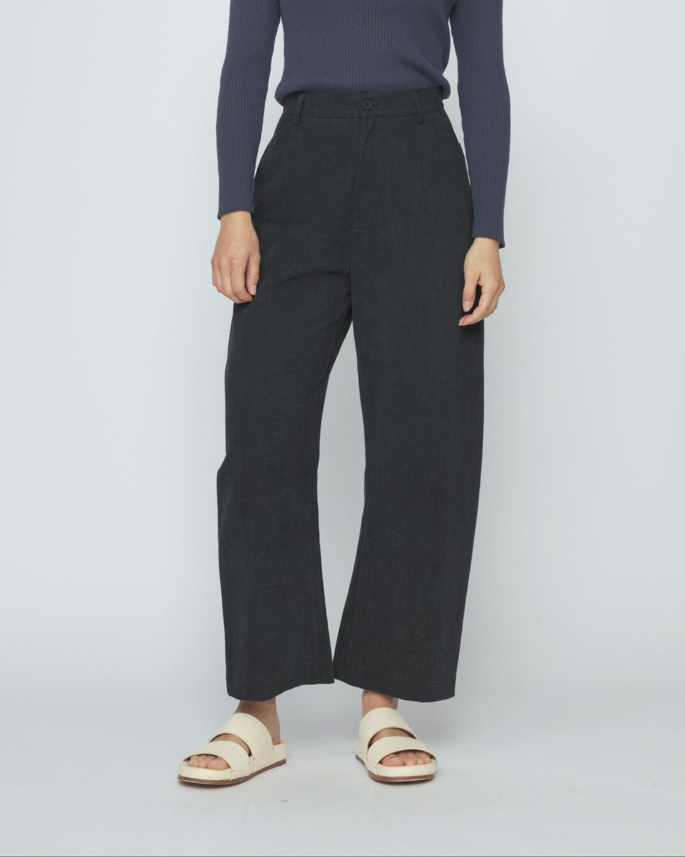 Tailored Curve Legged Trouser - SS26 - Charcoal Black – 7115 by Szeki