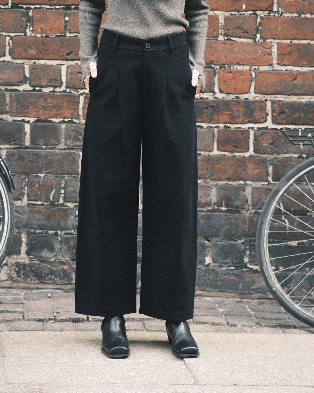 Straight Legged Trouser - FW26 - Black